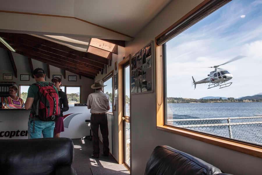 Te Anau: 30-Minute Fiordland National Park Scenic Flight - Hidden lakes and mountain tarns