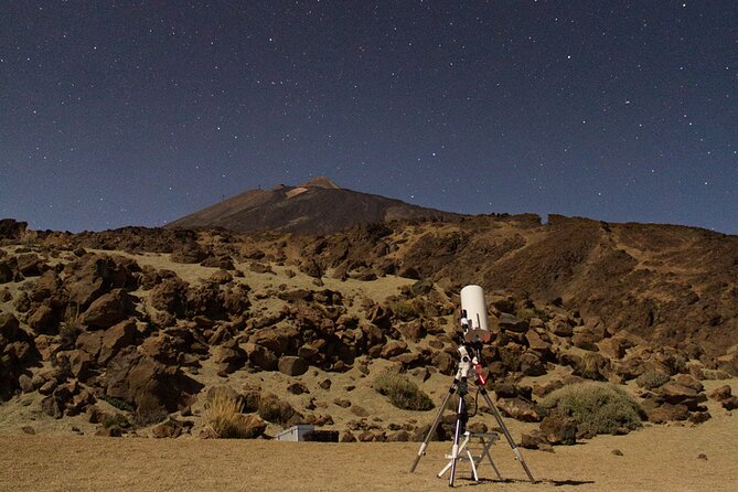 Teide National Park: Moonlight Tour & Stargazing Experience - Looking through the telescopes