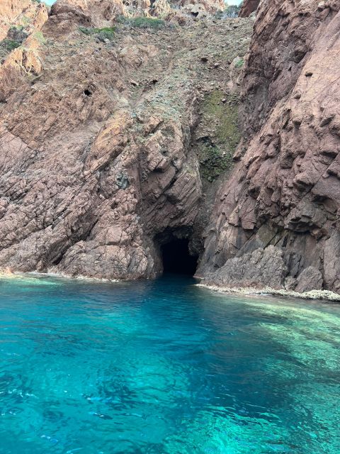 The Scandola Nature Reserve - Entering the protected Scandola coast