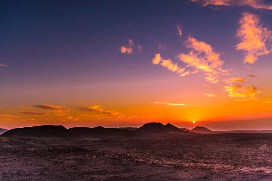 Timanfaya National Park: Evening Tour with Volcano Dinner - Fire, steam, and the park route
