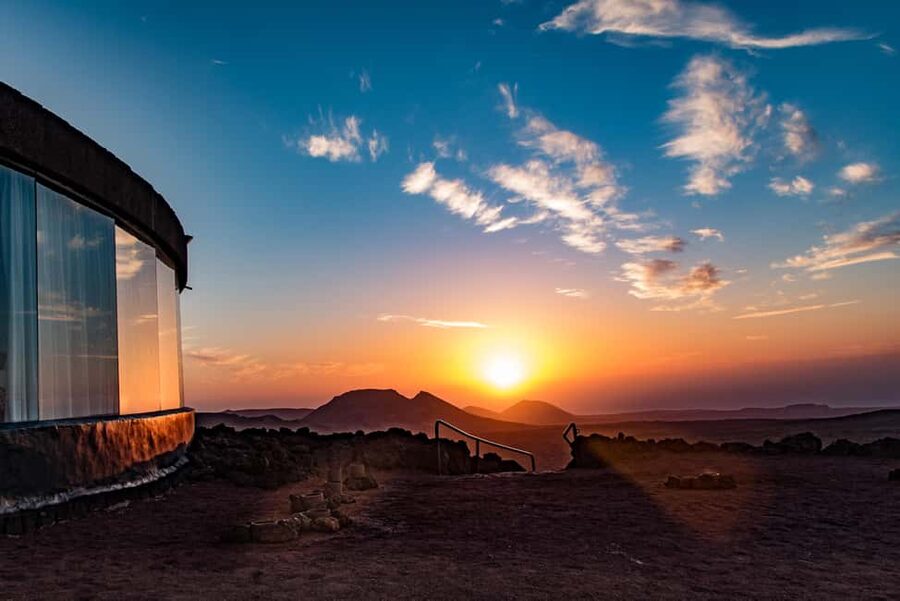 Timanfaya National Park: Evening Tour with Volcano Dinner - Photo stops with a strict clock