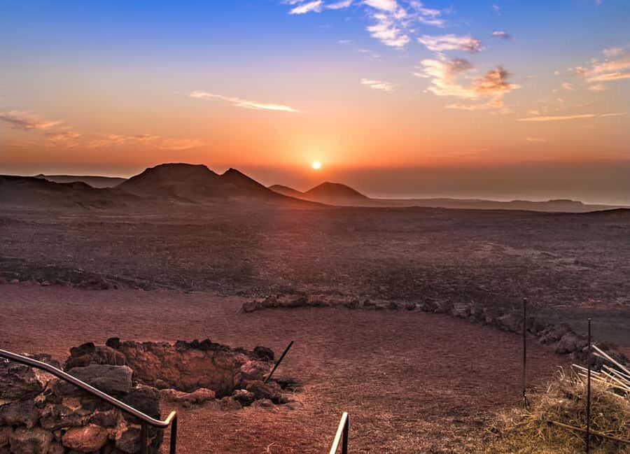Timanfaya National Park: Evening Tour with Volcano Dinner - Cancellation and language choices