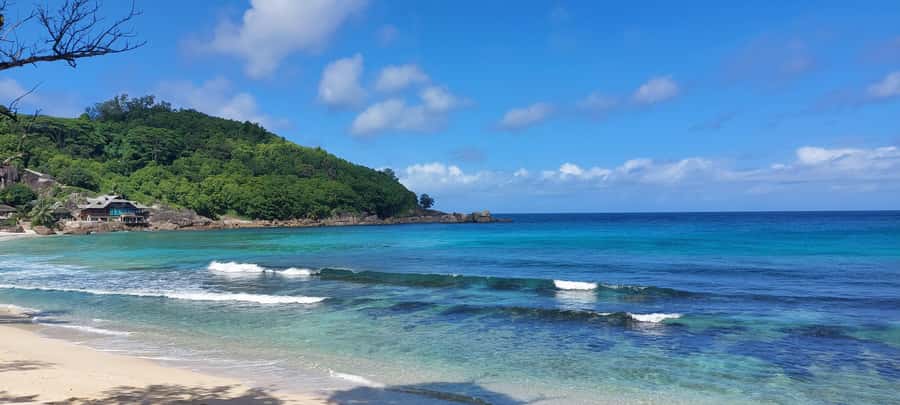 Tour Mahe Seychelles your way. Victoria national park beache - Crossing the national park to Mission Lodge