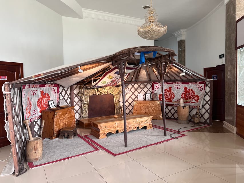Ulaanbaatar: Chinggis Khan Statue and National Park Day Trip - Guides, vehicles, and the small-group advantage