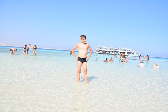 White Island & Ras Mohamed National Park Snorkeling Boat Trip - What lunch and drinks add to the day