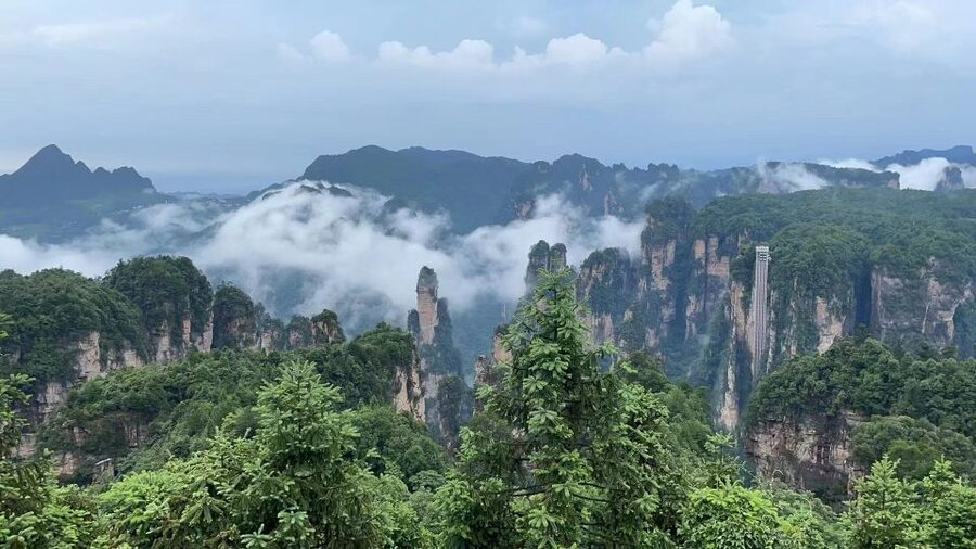 Zhangjiajie National Park: 2-Day Guided Tour w/ Glass Bridge - Why two days works well in Zhangjiajie